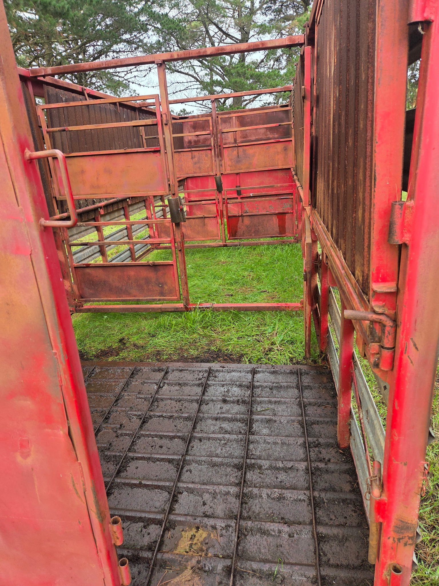 1000034033 Back of Stockcrate
